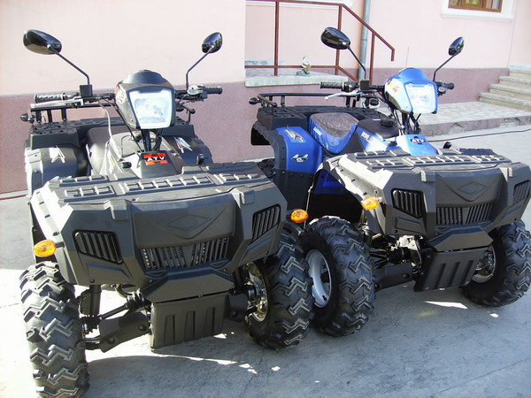 Vand ATV uri de 300cc 4x4